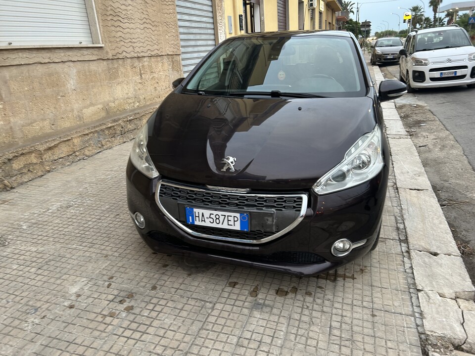 Peugeot 208 Benzina
