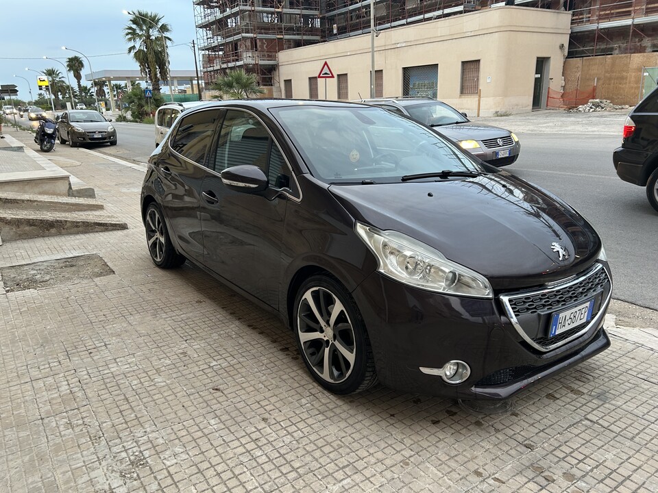Peugeot 208 Benzina