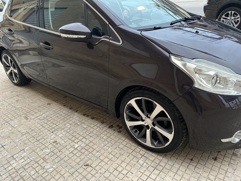 Peugeot 208 Benzina