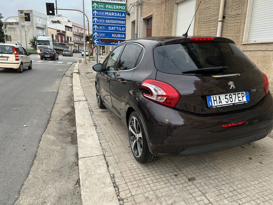 Peugeot 208 Benzina