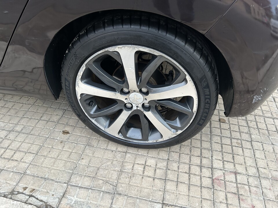 Peugeot 208 Benzina