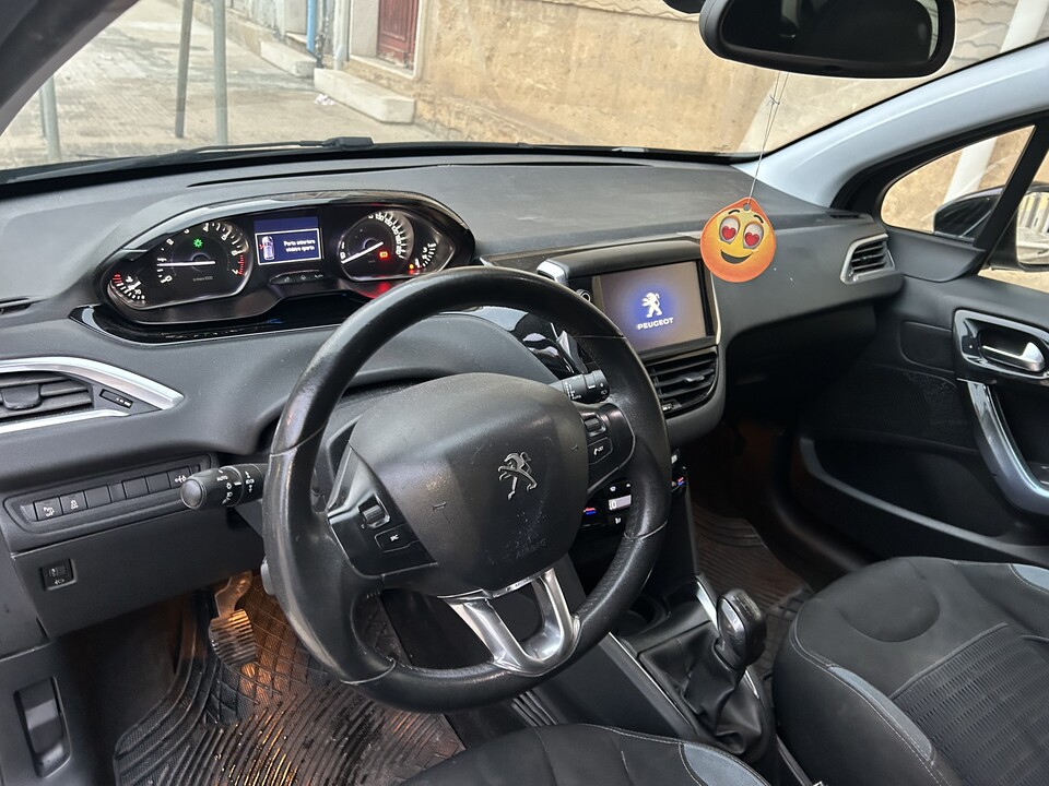 Peugeot 208 Benzina