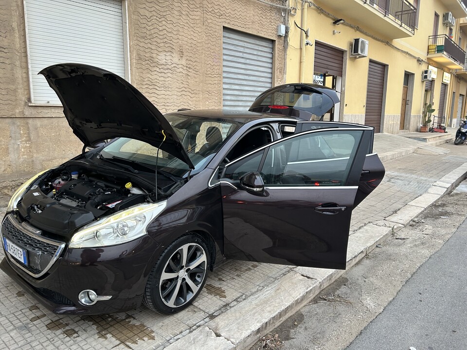 Peugeot 208 Benzina