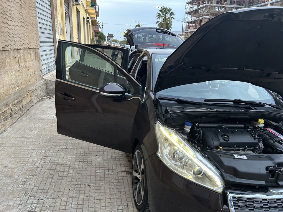 Peugeot 208 Benzina
