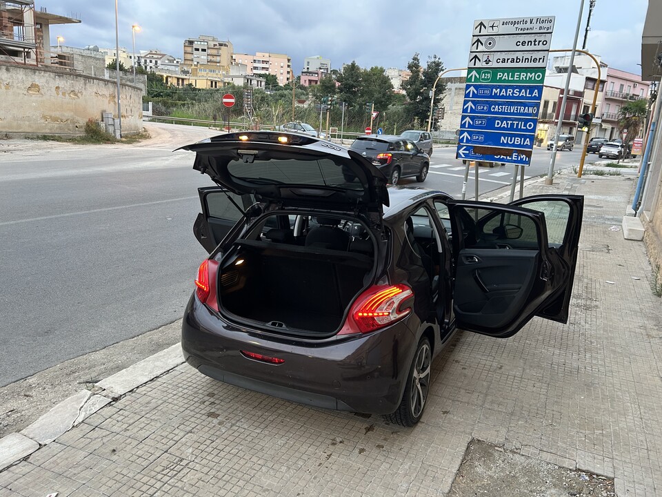 Peugeot 208 Benzina