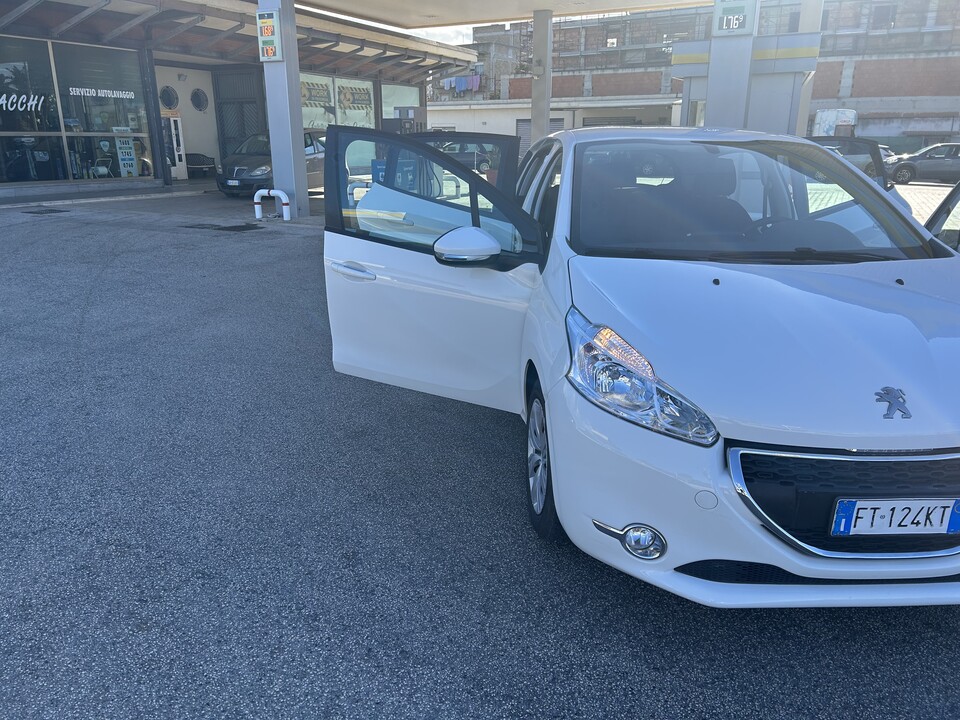 Peugeot 208 Benzina