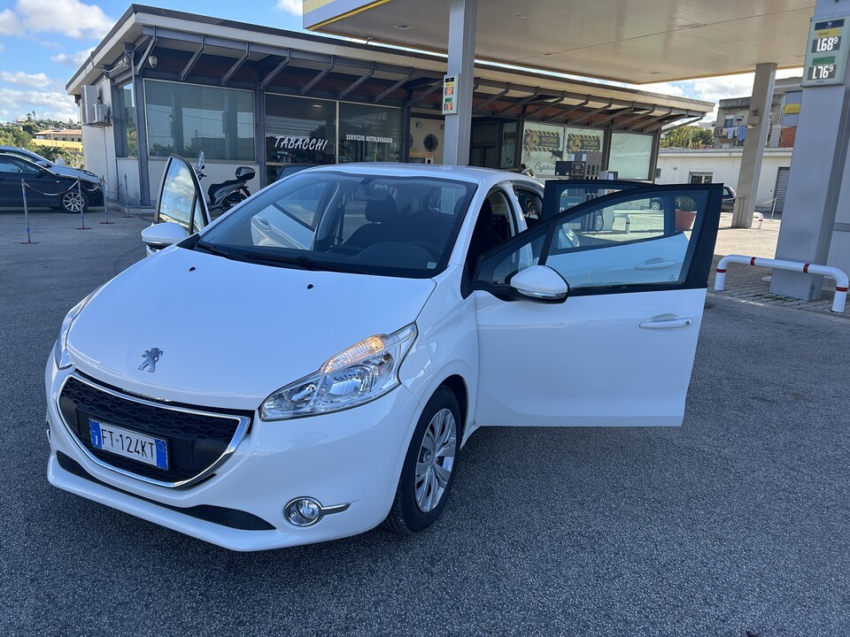 Peugeot 208 Benzina