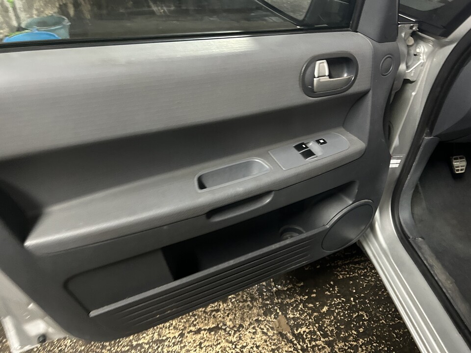 Mitsubishi Colt Elettrica