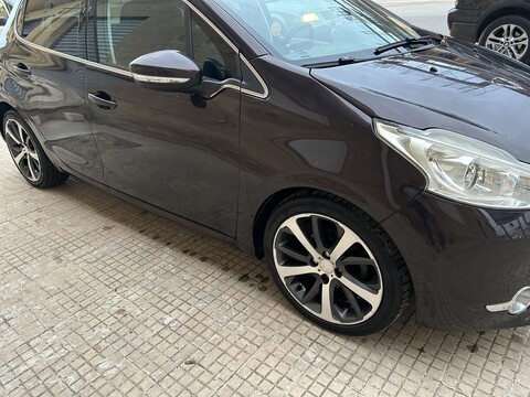 Peugeot 208 Benzina