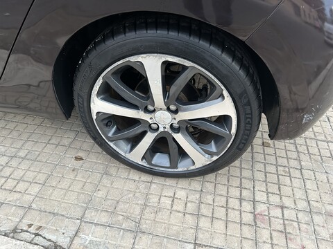 Peugeot 208 Benzina