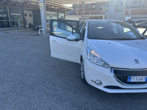Peugeot 208 Benzina