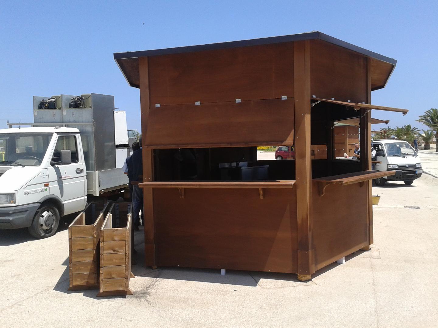 CHIOSCHI E FIORIERE AREA MERCATALE Zona balneare di Marina di Priolo Gargallo