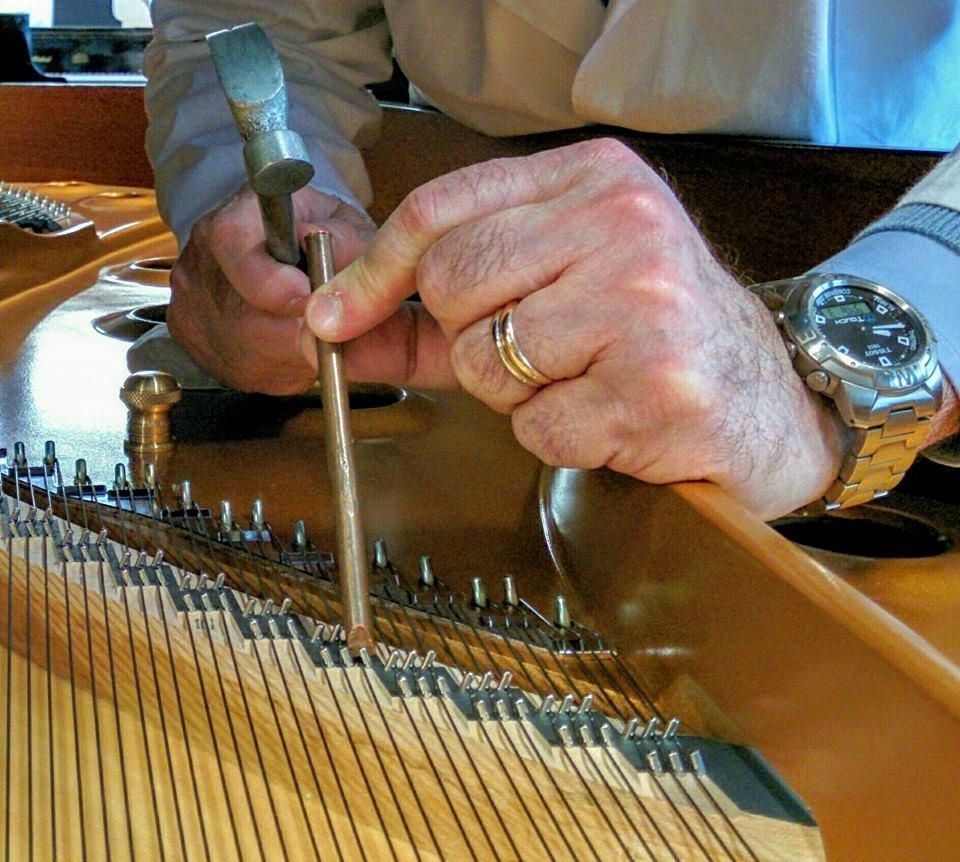 LA PREPARAZIONE DI UN PIANOFORTE