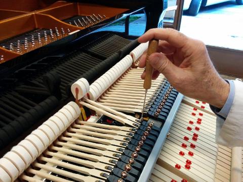 LA PREPARAZIONE DI UN PIANOFORTE