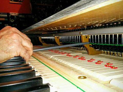LA PREPARAZIONE DI UN PIANOFORTE