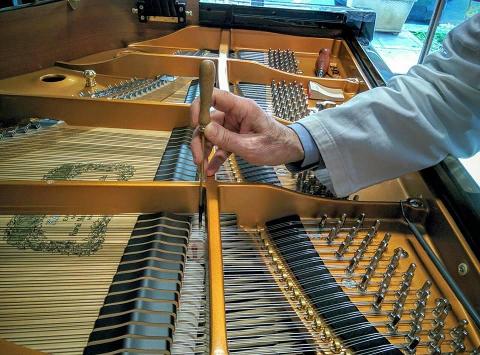 LA PREPARAZIONE DI UN PIANOFORTE