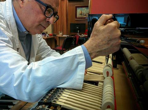 LA PREPARAZIONE DI UN PIANOFORTE