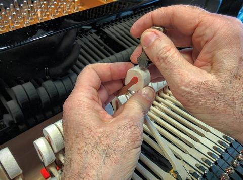 LA PREPARAZIONE DI UN PIANOFORTE