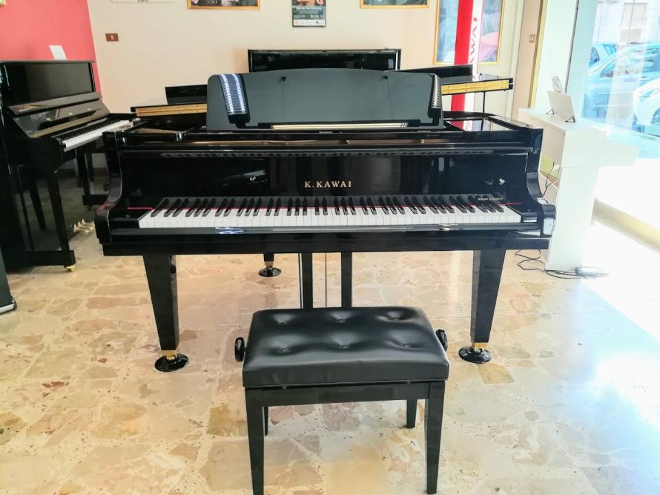 Pianoforte quartocoda KAWAI GM10K