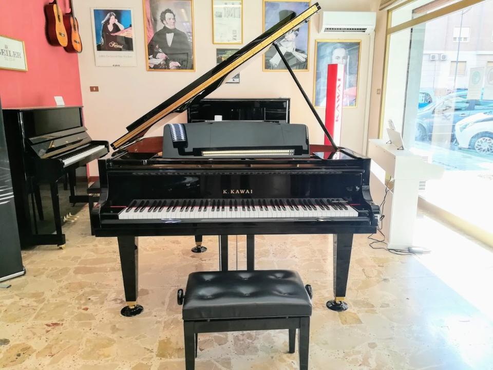 Pianoforte quartocoda KAWAI GM10K