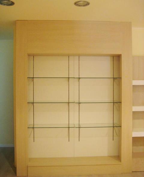 Negozio di Calzature Rovere Sbiancato e Bianco Mobilificio Casmene Rovere Sbiancato e Bianco