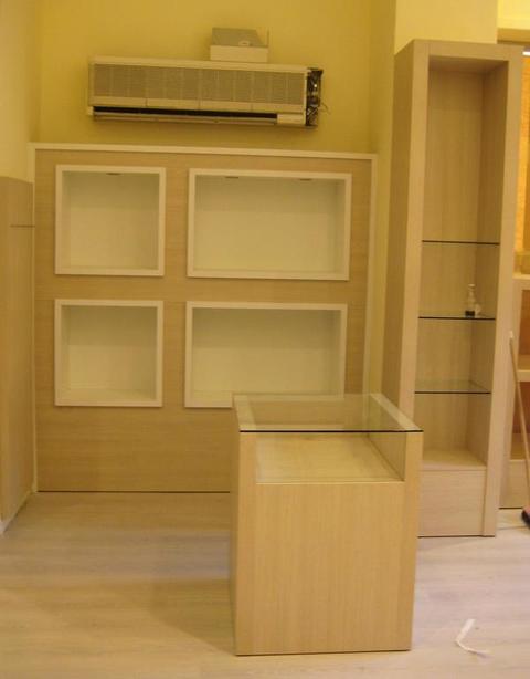 Negozio di Calzature Rovere Sbiancato e Bianco Mobilificio Casmene Rovere Sbiancato e Bianco