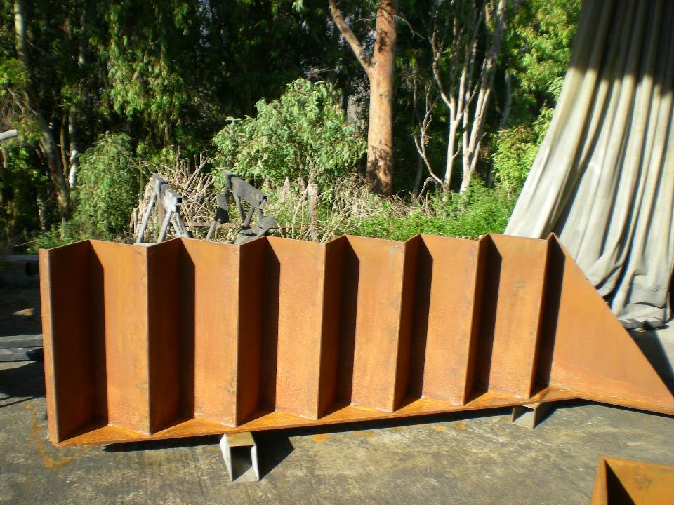 SCALE IN CORTEN