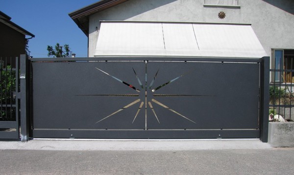 PRODUZIONE CANCELLI IN FERRO
