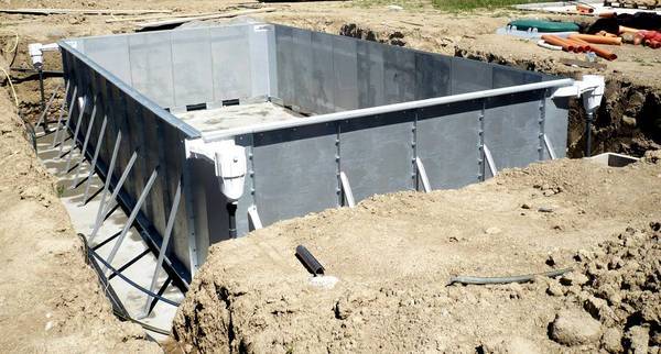COMPONENTI METALLICI PER PISCINE