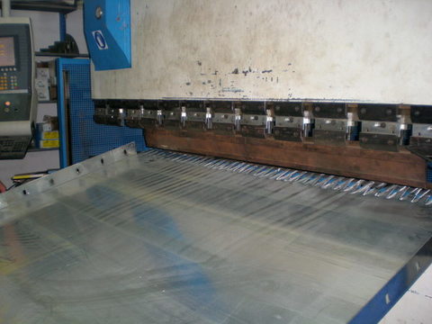 COMPONENTI METALLICI PER PISCINE