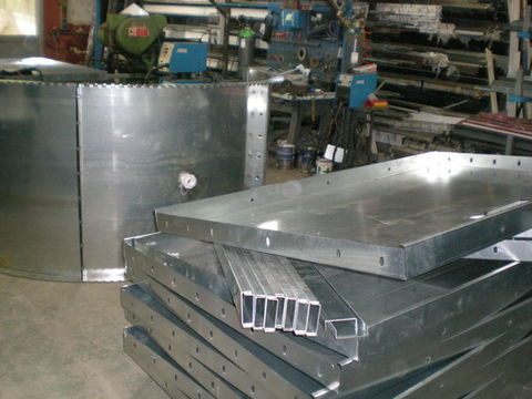 COMPONENTI METALLICI PER PISCINE