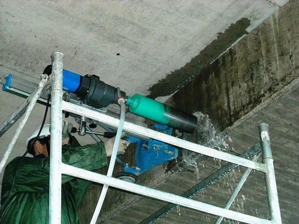 Carotaggi - Estrazioni di carote di calcestruzzo indurito