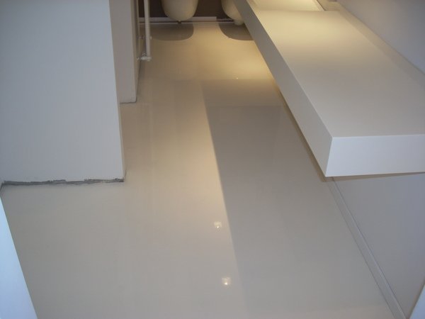 Pavimenti in Resina Bianco Lucido o Opaco