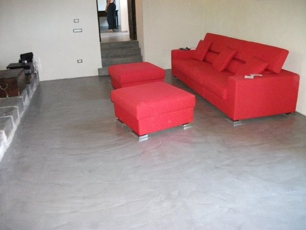 Realizzazione Pavimenti in Cemento spatolato finiti con Resina in Sicilia