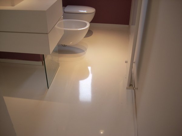 Pavimenti in Resina Bianco Lucido o Opaco