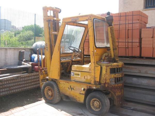 CARRELLO ELEVATORE CATERPILLAR V 30 B