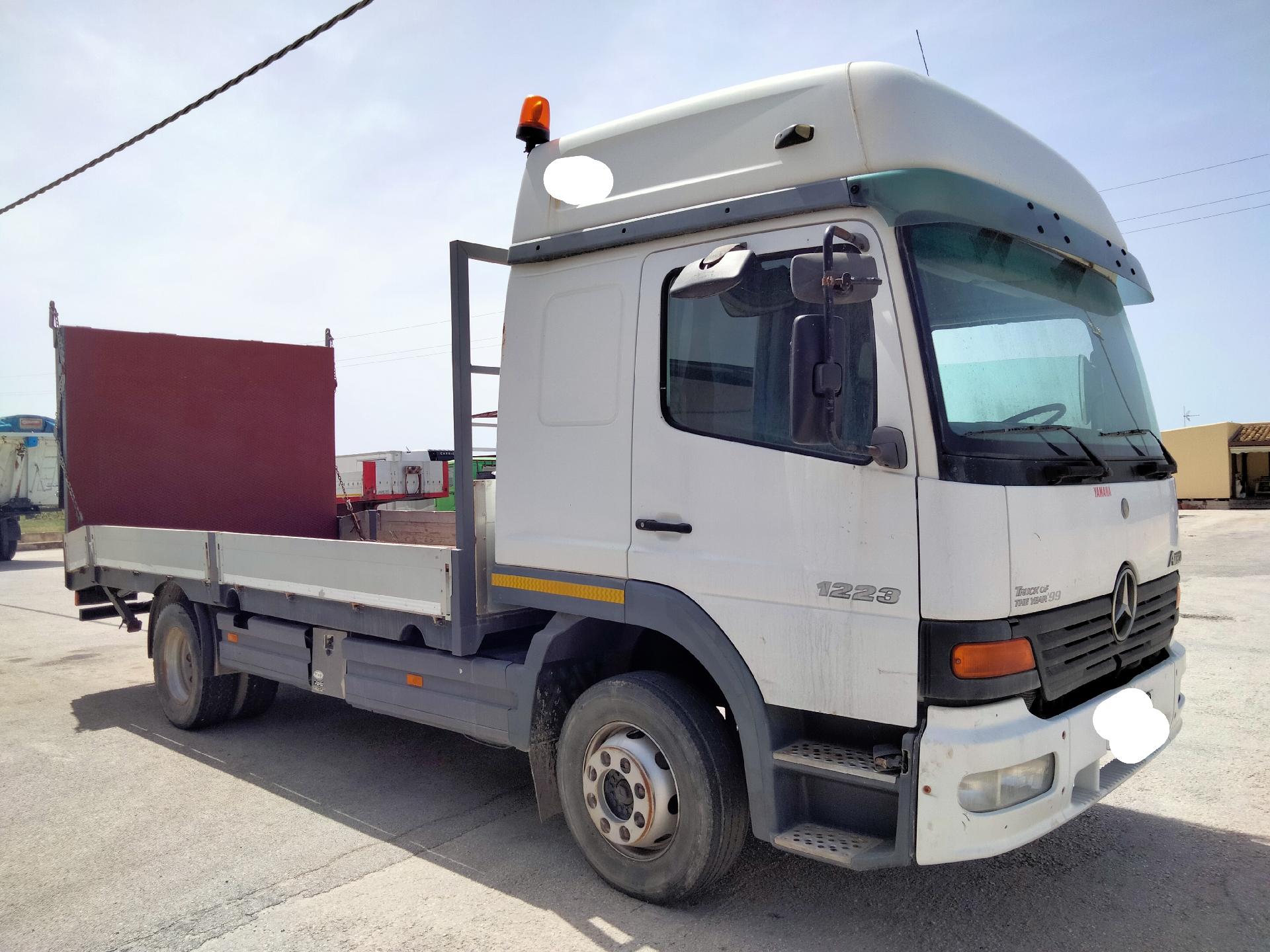 Mercedes-Benz 500 1223 PIANALE CON RAMPA DI CARICO Diesel