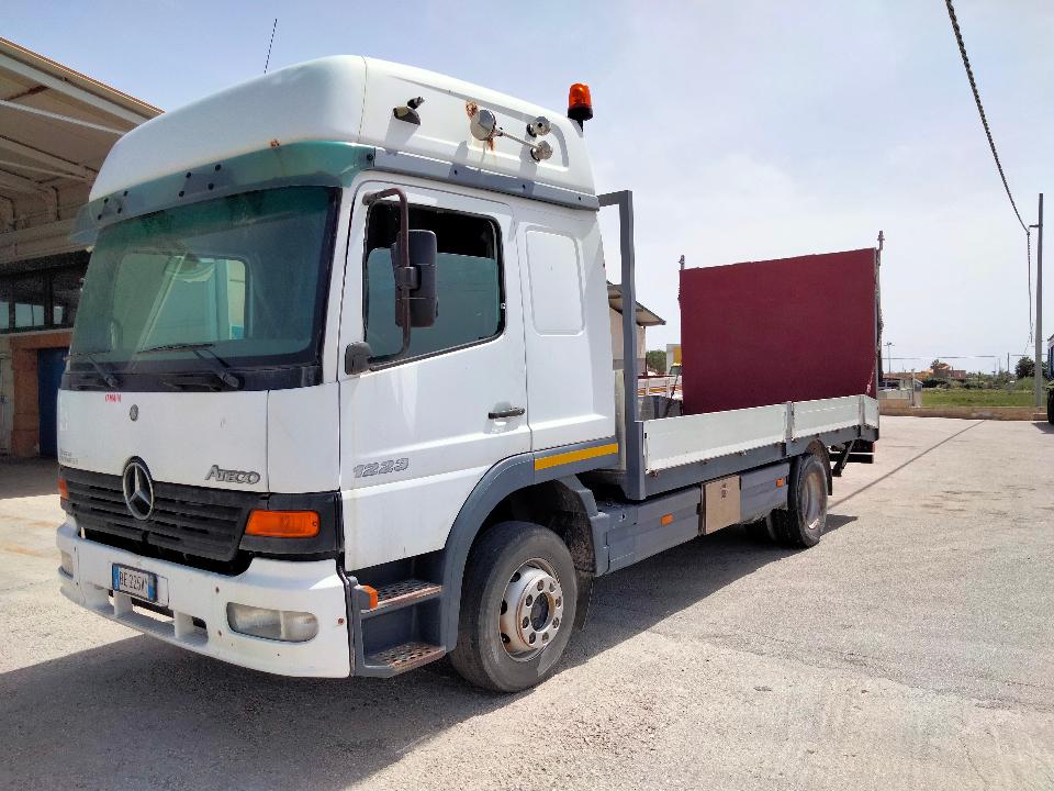 Mercedes-Benz 500 1223 PIANALE CON RAMPA DI CARICO Diesel