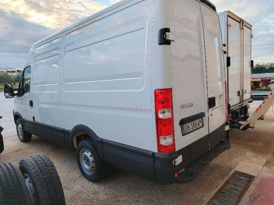 Iveco Daily 35S12 FURGONE PASSO MEDIO Diesel