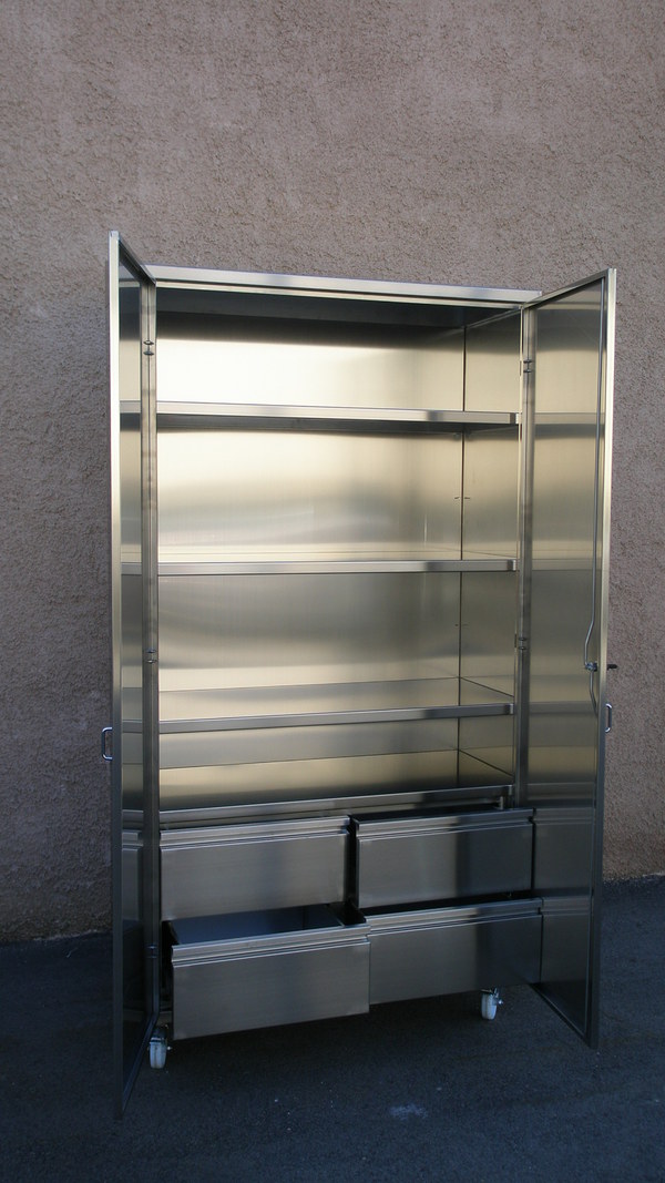 Tavoli, armadi, pensili in acciaio inox ETNAINOX
