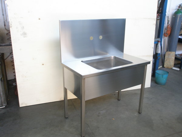 Tavoli, armadi, pensili in acciaio inox ETNAINOX