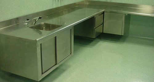 Banchi di lavoro e di lavaggio per settore ospedaliero ETNAINOX