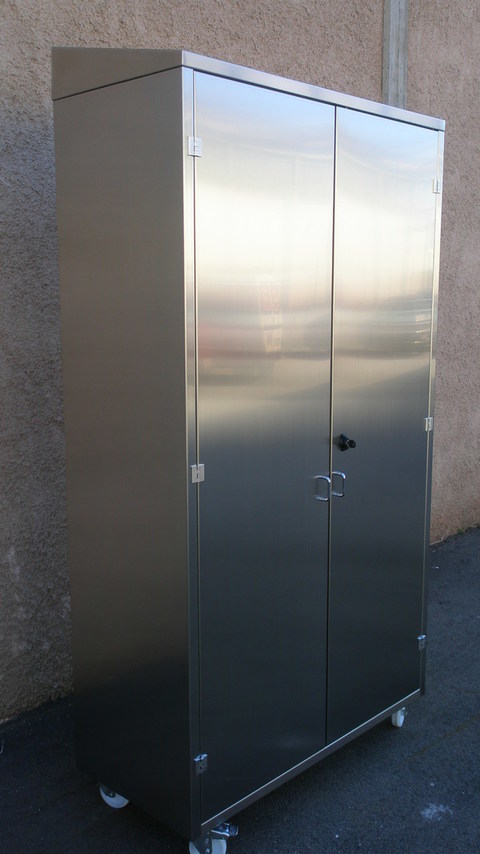 Tavoli, armadi, pensili in acciaio inox ETNAINOX