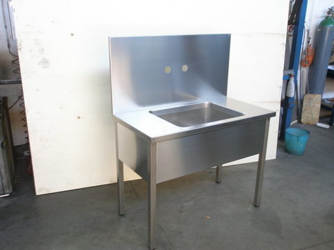 Tavoli, armadi, pensili in acciaio inox ETNAINOX