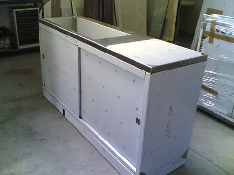 Banchi di lavoro e di lavaggio per settore ospedaliero ETNAINOX