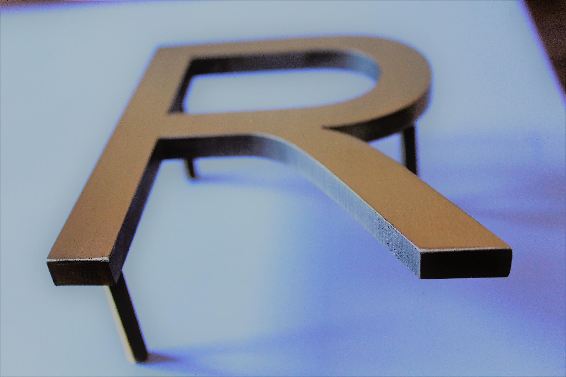 LETTERA IN OTTONE