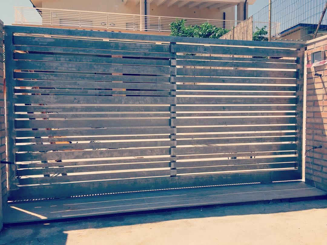 CANCELLO SCORREVOLE IN ACCIAIO INOX