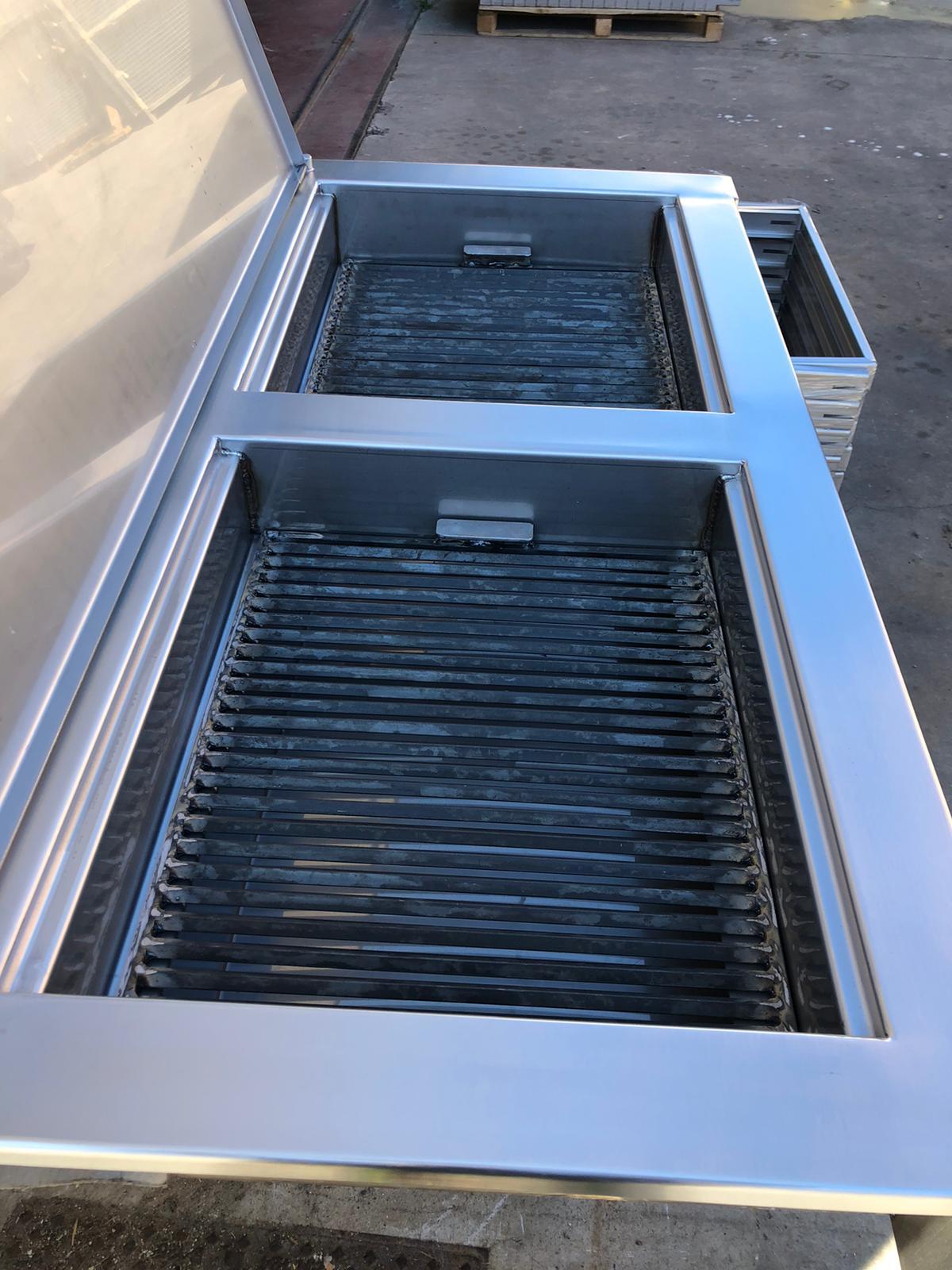 BARBECUE IN ACCIAIO INOX AISI 304 CON GRIGLIA fervin sas incasso e non