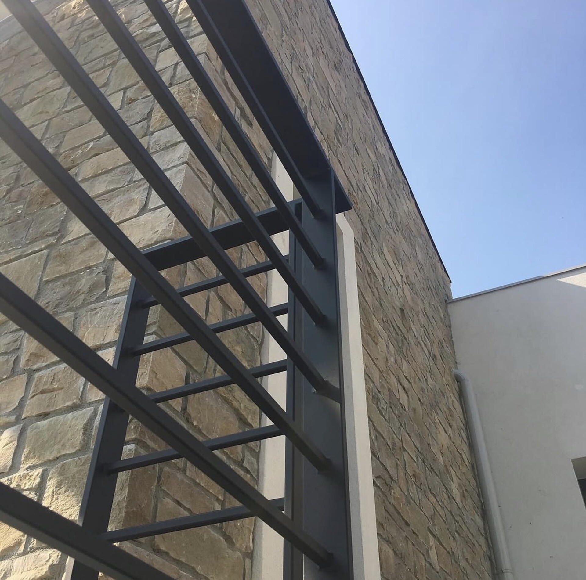 Lavorazione balconi, parapetti e corrimano in ferro