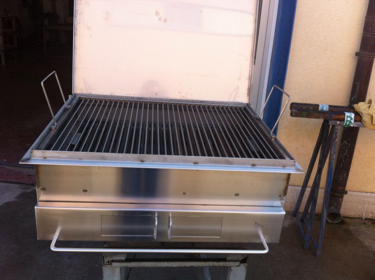 BARBECUE IN ACCIAIO INOX AISI 304 CON GRIGLIA fervin sas incasso e non